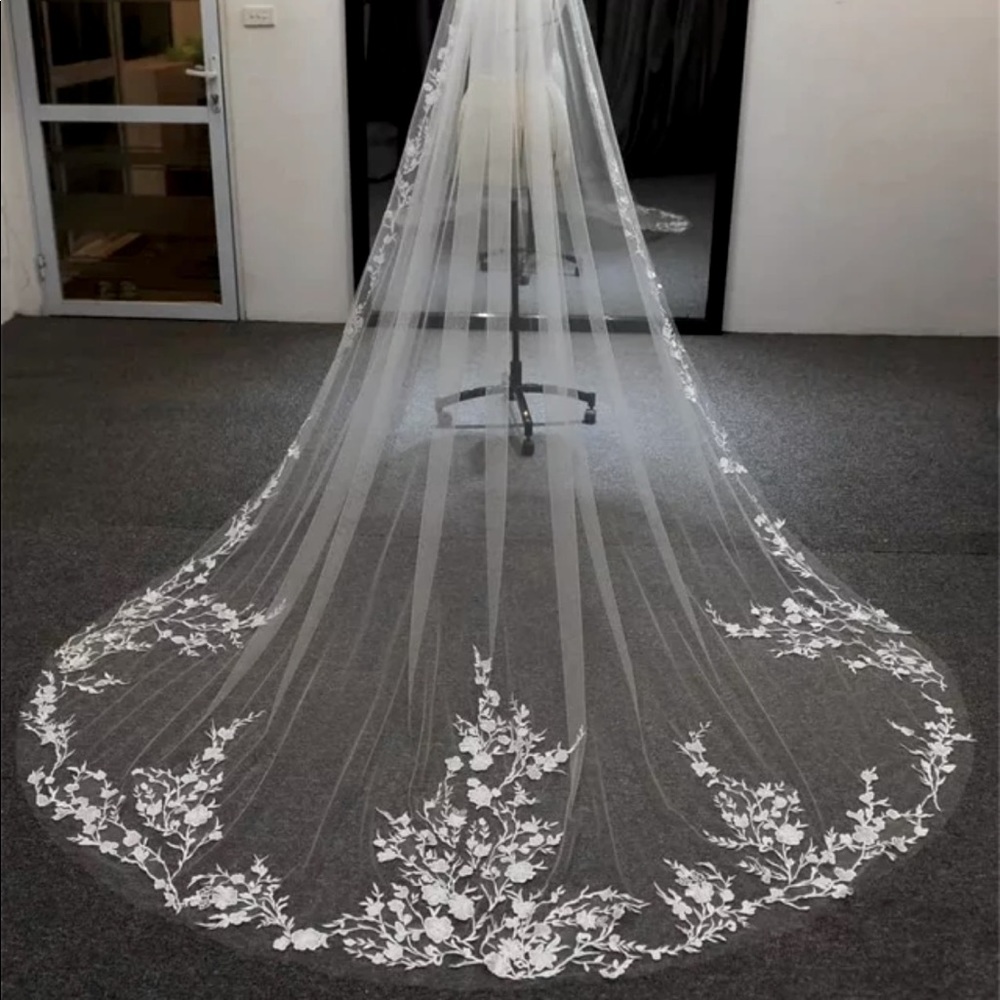 Ivory cathedral bridal veil with comb NEW